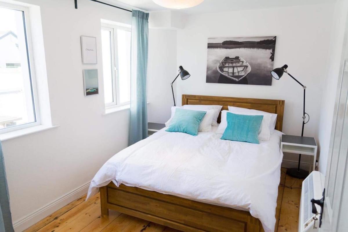 Apartments In Dingle Town Center Extérieur photo